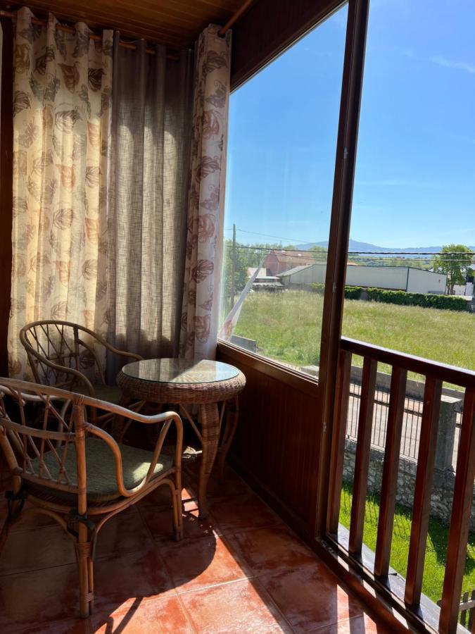 Hotel Villa Maria Revilla De Camargo Exteriör bild