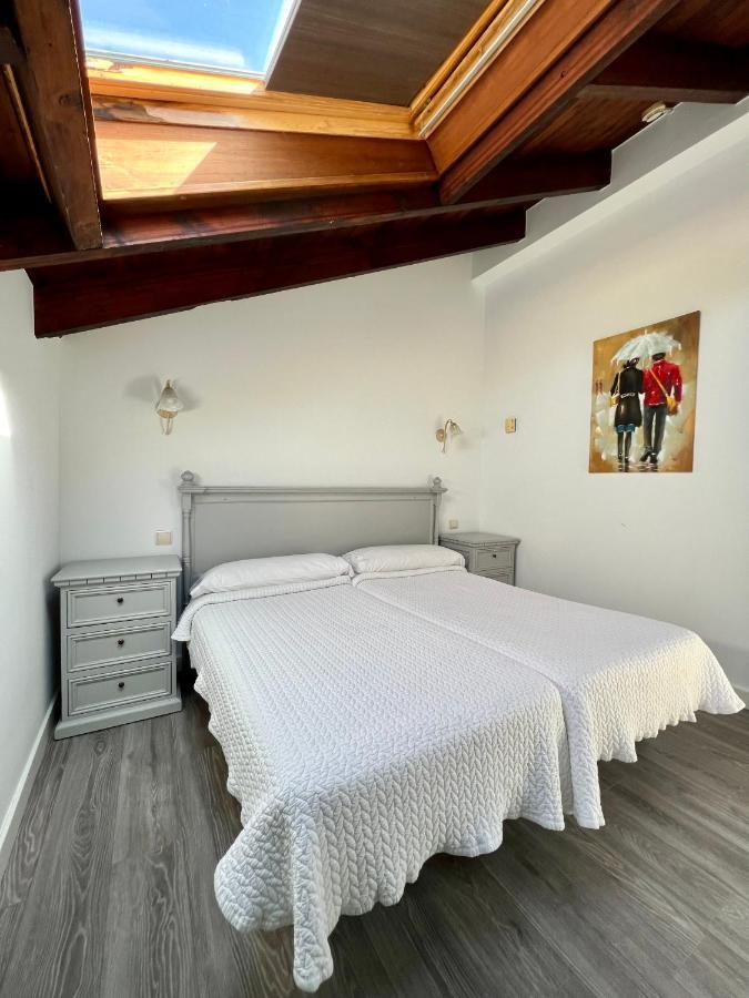 Hotel Villa Maria Revilla De Camargo Exteriör bild