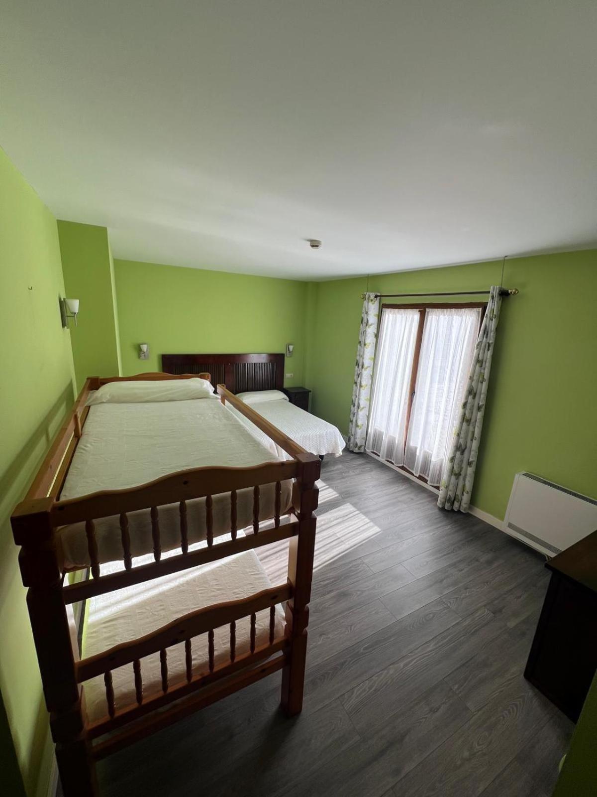 Hotel Villa Maria Revilla De Camargo Exteriör bild