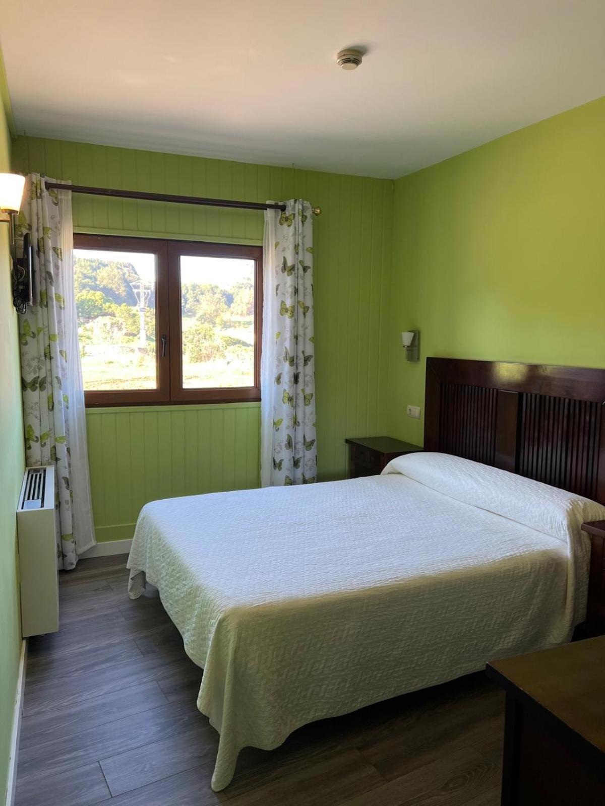 Hotel Villa Maria Revilla De Camargo Exteriör bild