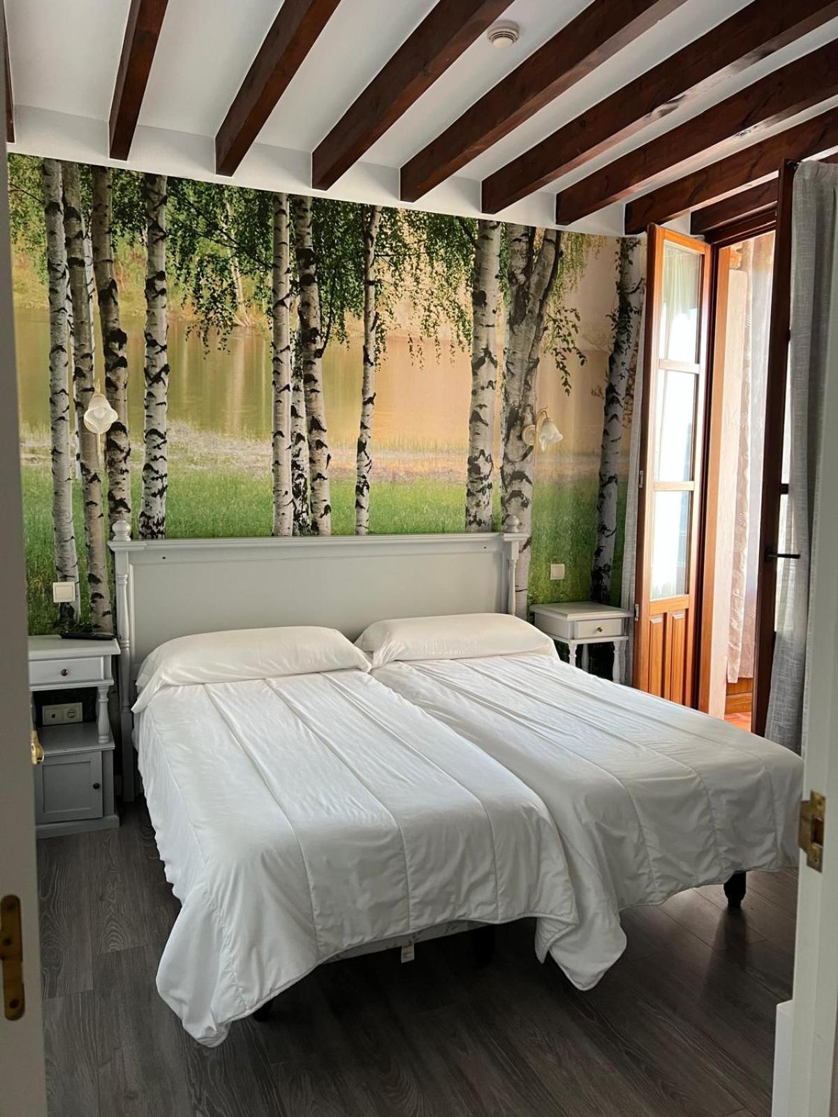 Hotel Villa Maria Revilla De Camargo Exteriör bild